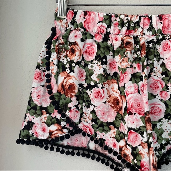 NWOT Floral Shorts - Picture 3 of 8